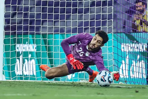 مفارقة غريبة تعكس تطوره.. مصطفى شوبير نقطة تحول في مباراة مصر (فيديو)